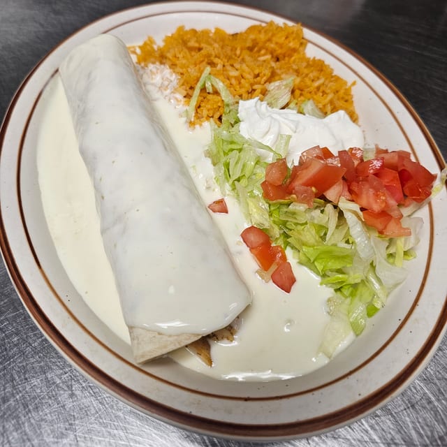 Lunch Burrito Con Crema.